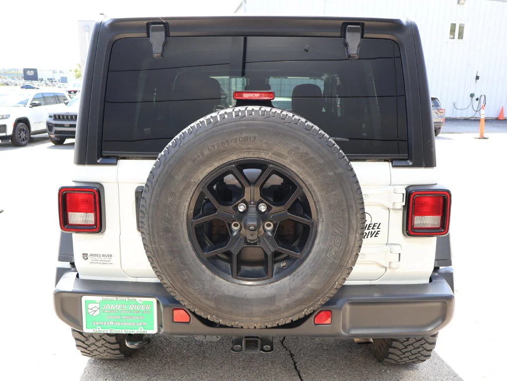 Used 2024 White Jeep Sport image 4