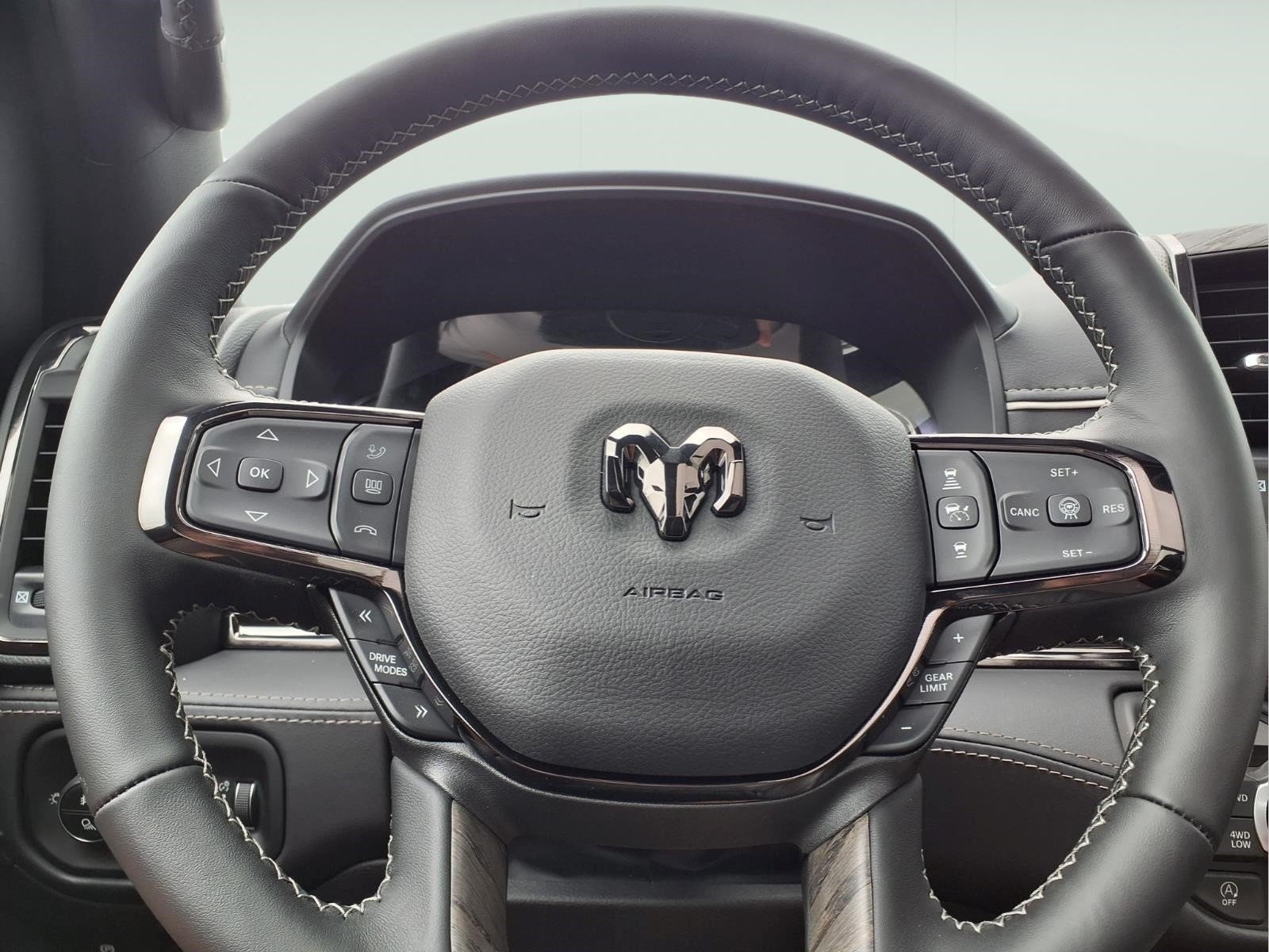 New 2026 Diamond Black Crystal Pearl-Coat Exterior Paint RAM Limited image 10
