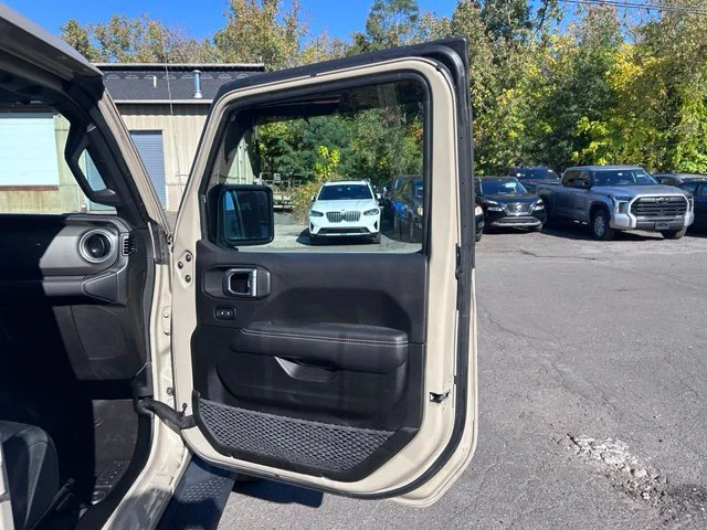 Used 2022 Beige Jeep Unlimited Sahara image 13