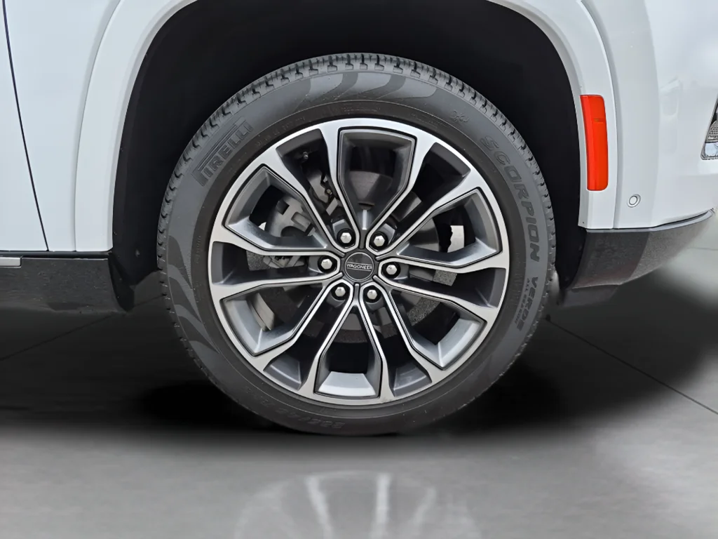 Used 2024 White Jeep Series III image 19