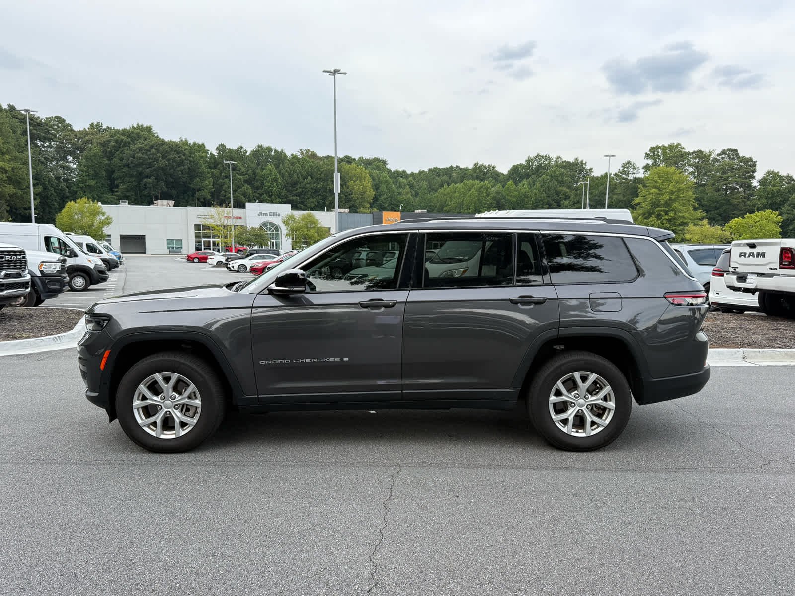 Used 2023 Baltic Gray Metallic Clearcoat Jeep Limited image 2