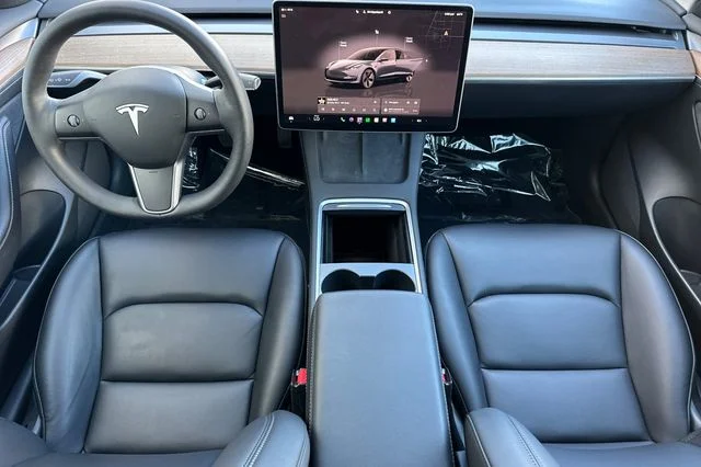 Used 2023  Tesla Base image 15