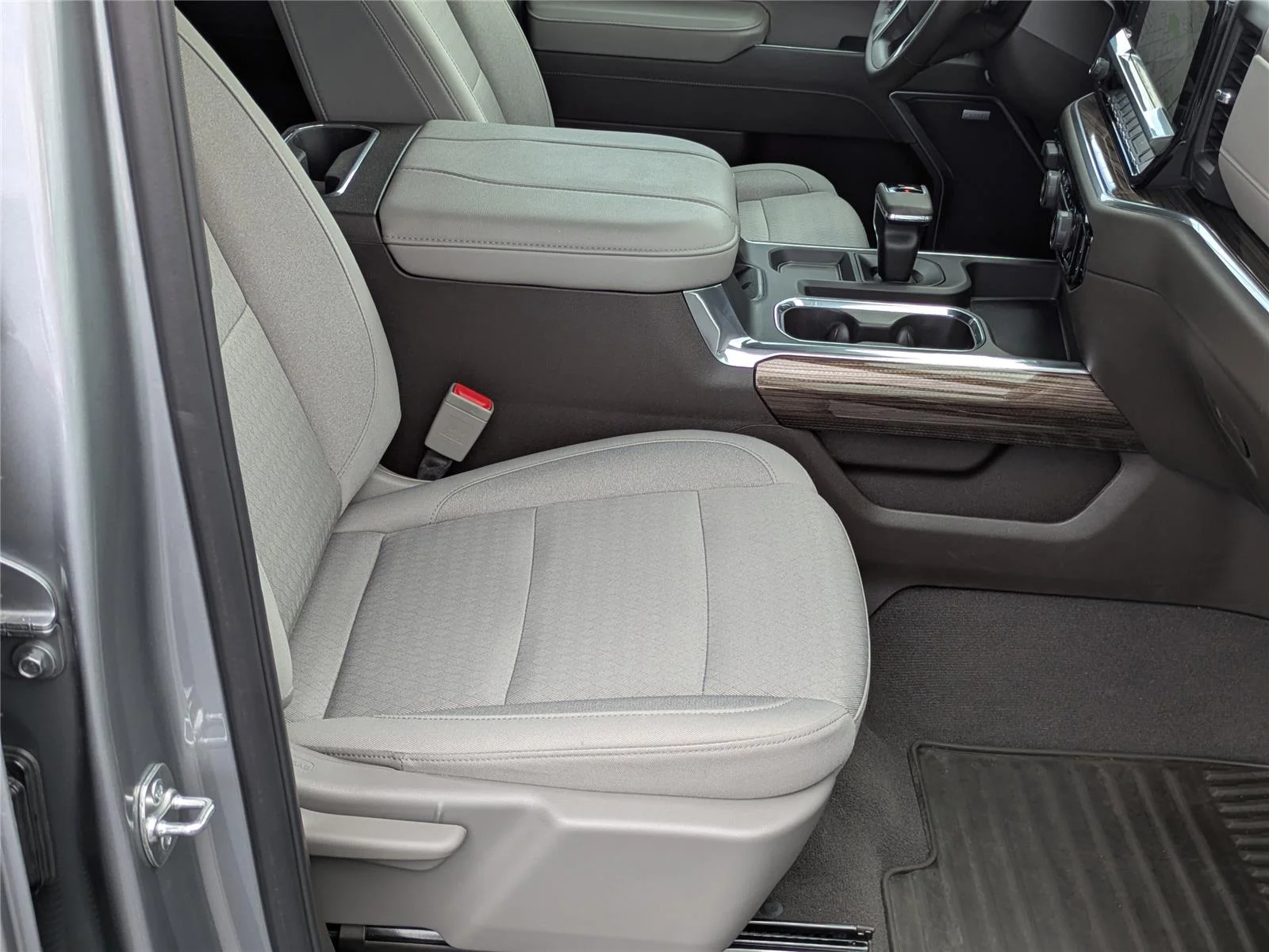 Used 2025 Sterling Gray Metallic Chevrolet RST image 31