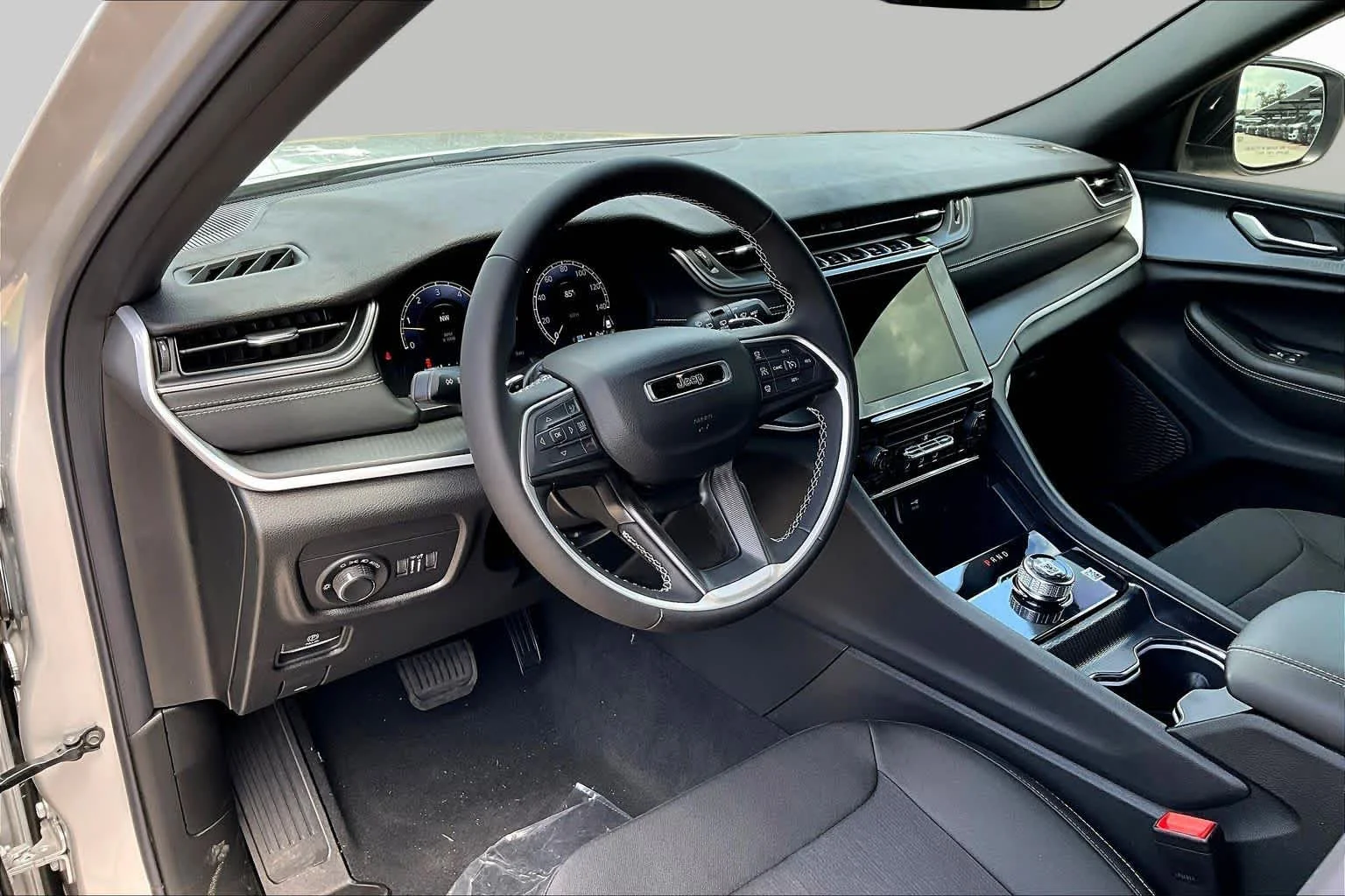 New 2026 Silver Zynith Exterior Paint Jeep Laredo image 8