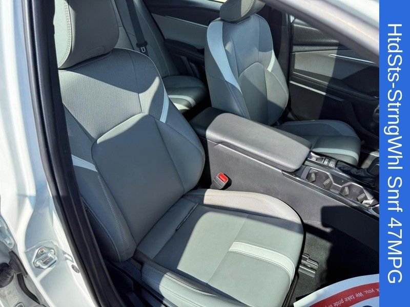 Used 2025 Ice Toyota SE image 11