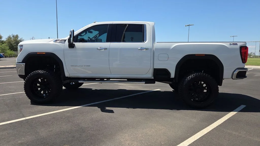 Used 2023 White GMC SLT image 4