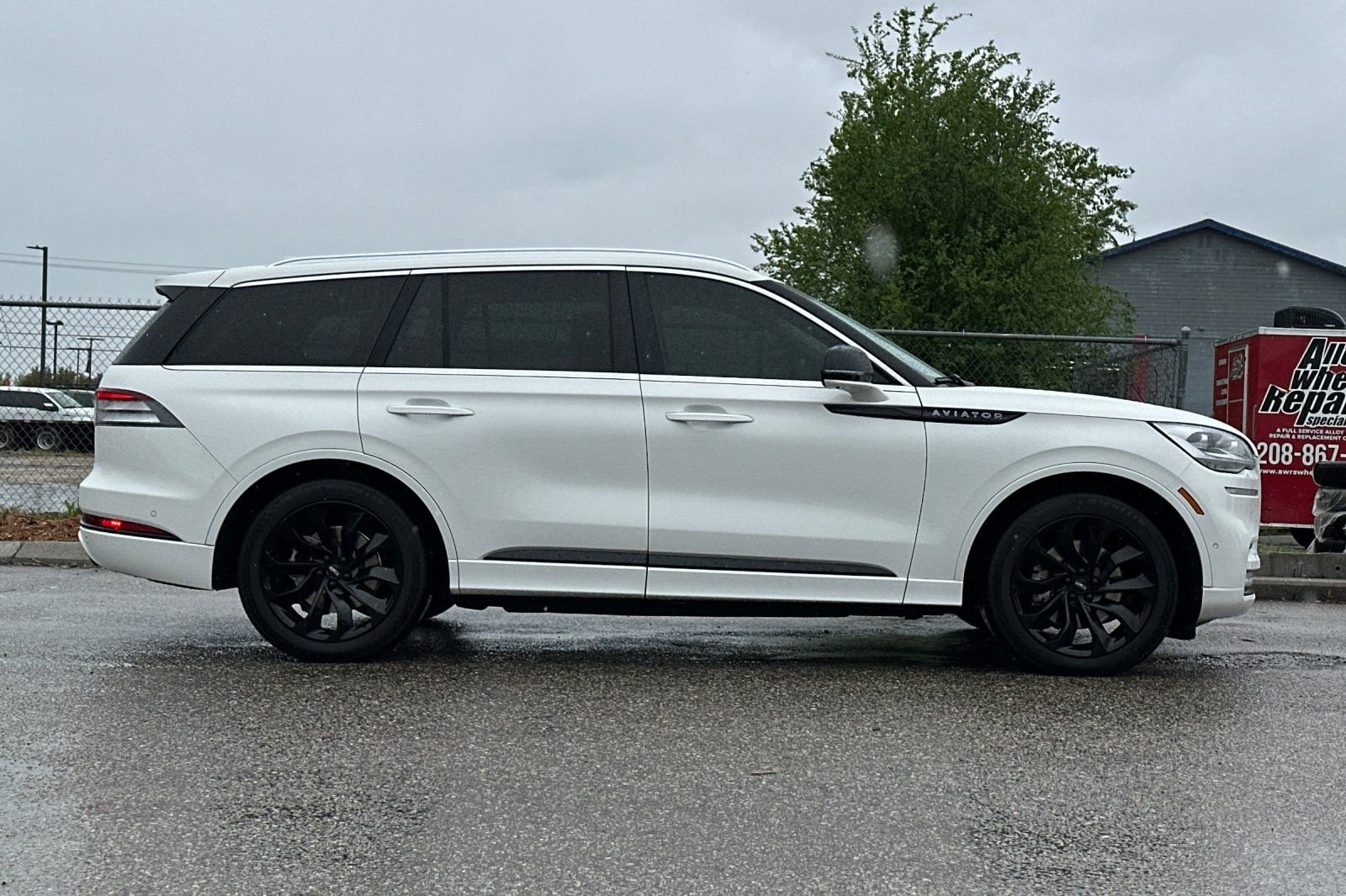 Used 2020 White Lincoln Grand Touring image 3