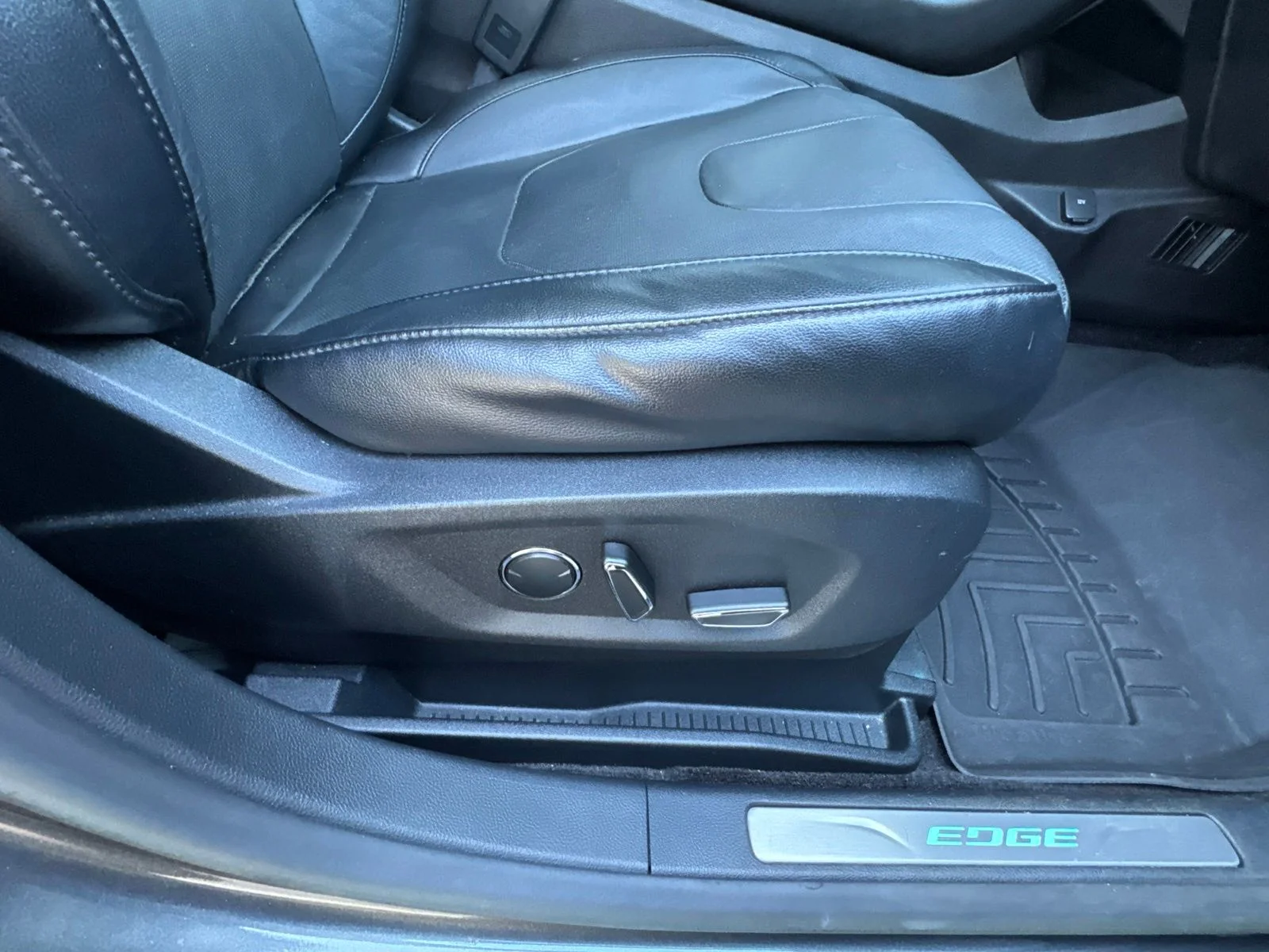 Used 2016 Magnetic Metallic Ford Titanium image 41