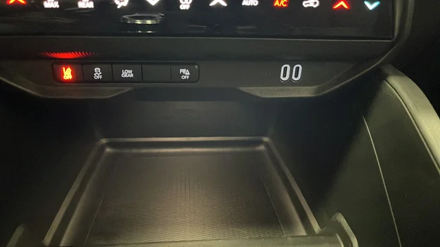 New 2026 Diamond Black Crystal Pearlcoat Jeep Laredo image 29