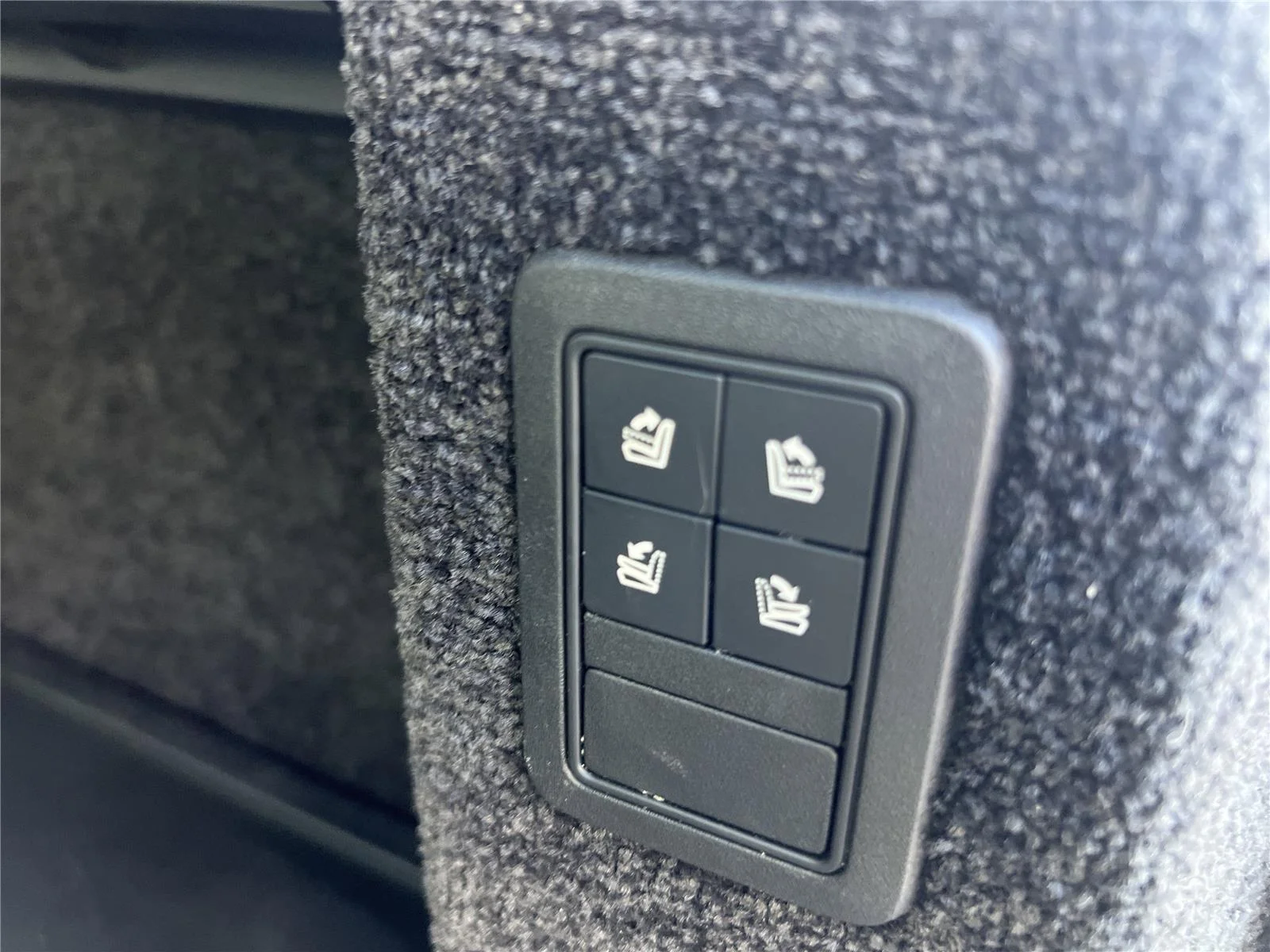 Used 2016 Indus Silver Land Rover Diesel HSE image 31