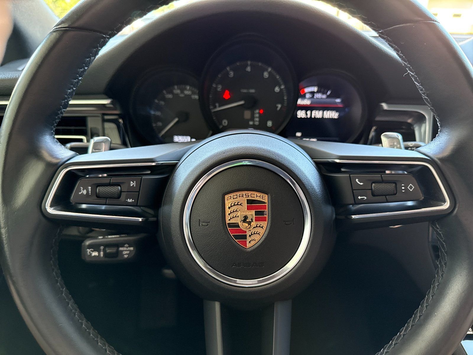 Used 2024  Porsche Base image 26