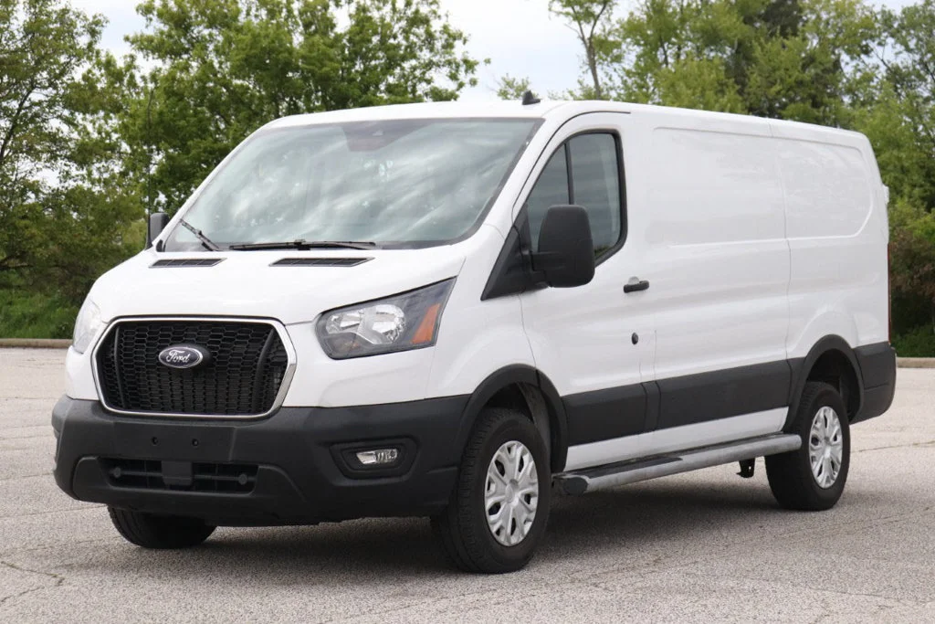 Used 2025 Oxford White Ford Base image 5