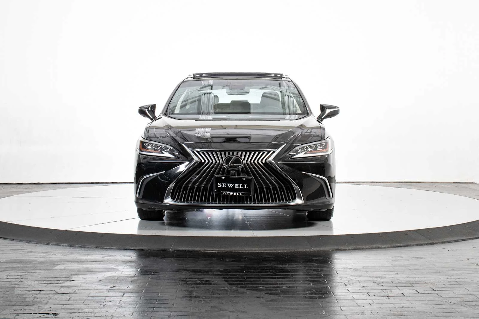 Used 2019 Obsidian Lexus Ultra Luxury image 8