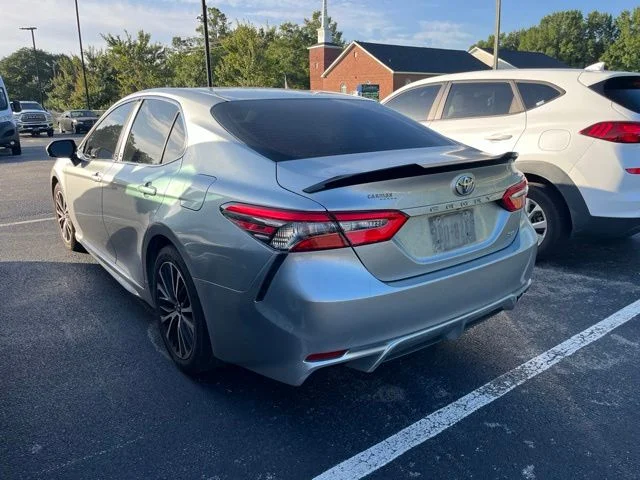 Used 2018 Silver Toyota SE image 4