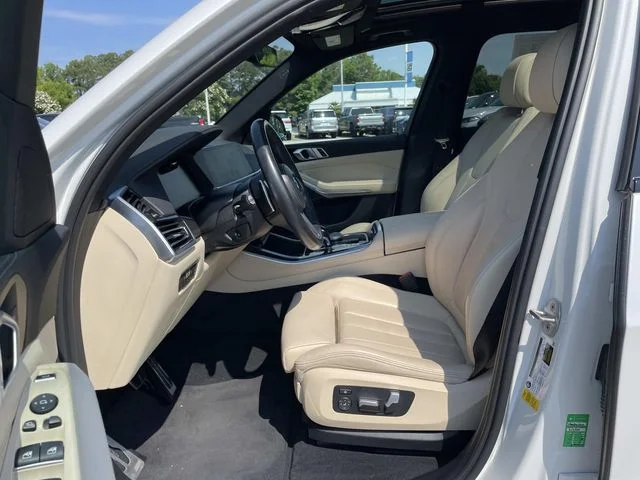 Used 2022 White BMW sDrive40i image 14