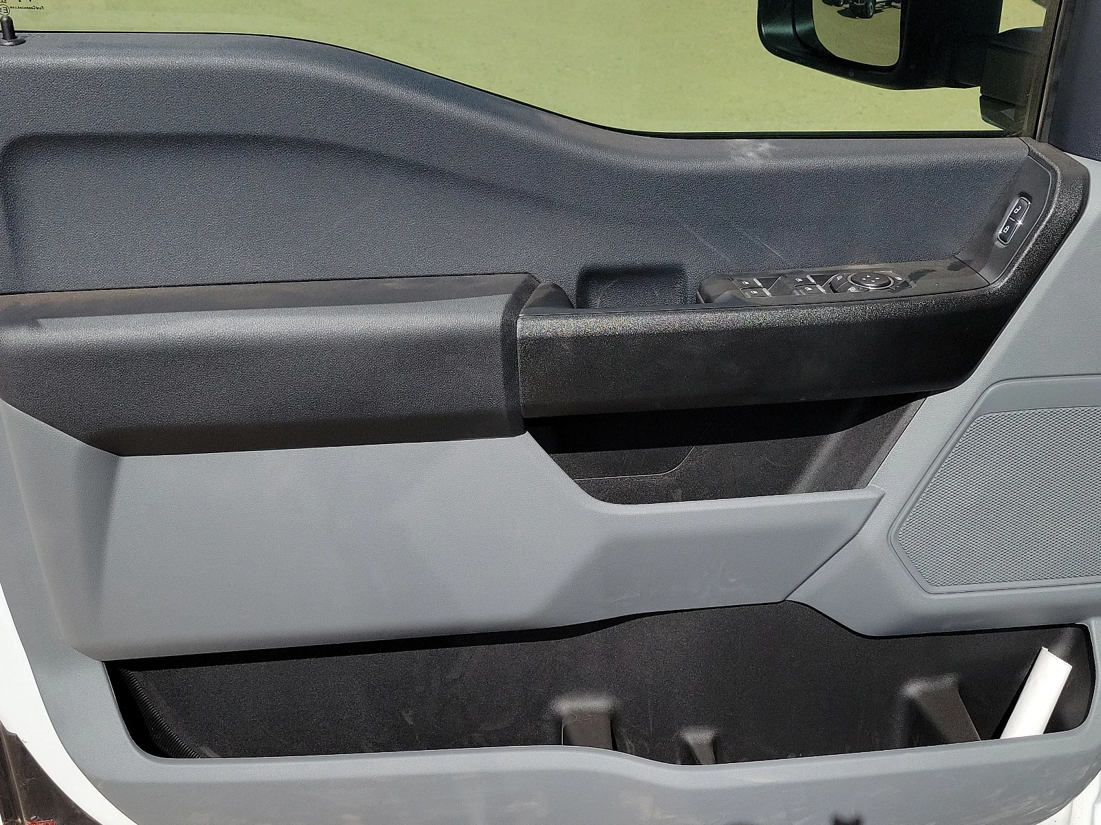 New 2025 Oxford White Ford XL image 16