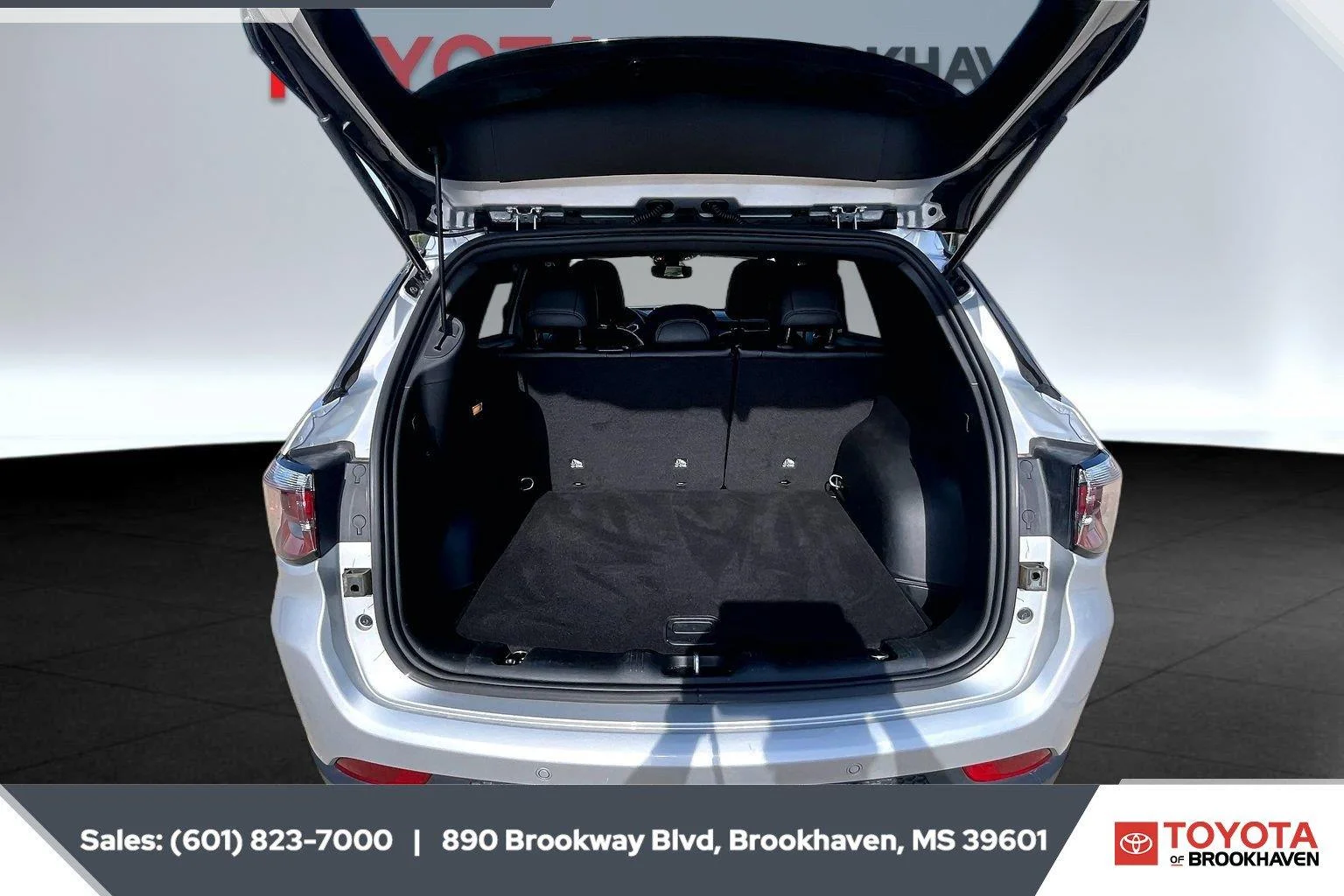Used 2026 Silver Zynith Metallic Clearcoat Jeep Trailhawk image 21