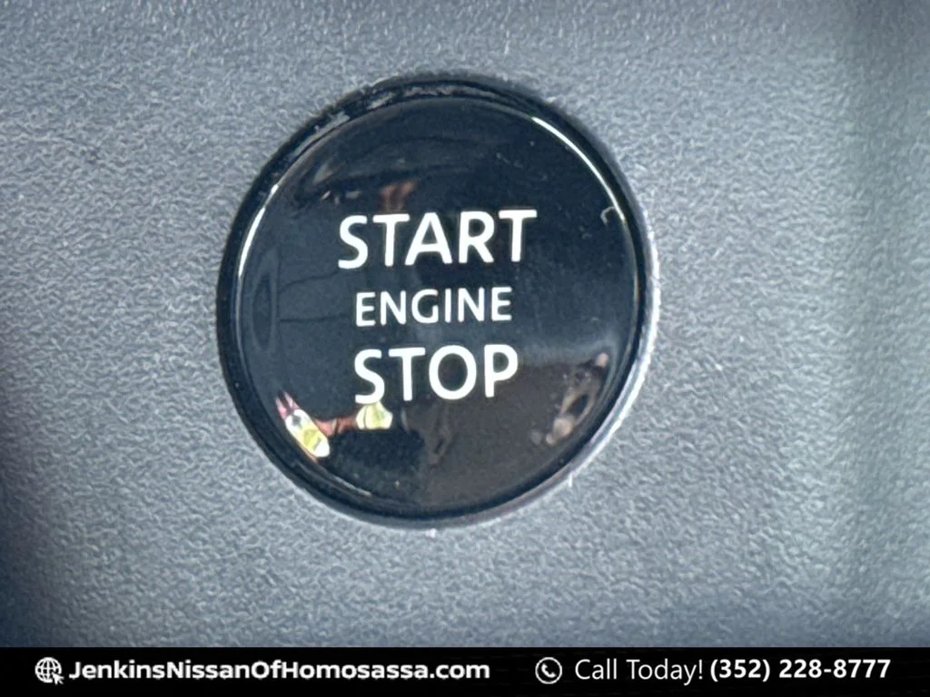 Used 2025 Red Nissan SL image 46