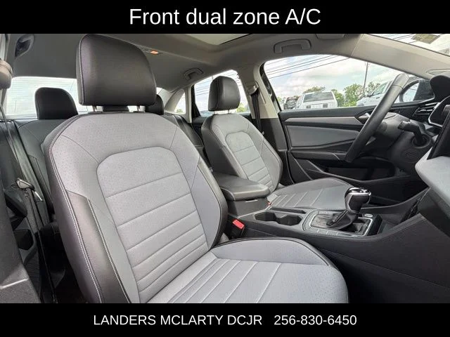 Used 2025 Black Volkswagen 1.5T SE image 11