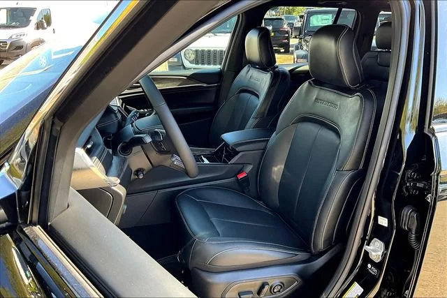 2025 Jeep Grand Cherokee Overland - Photo 10