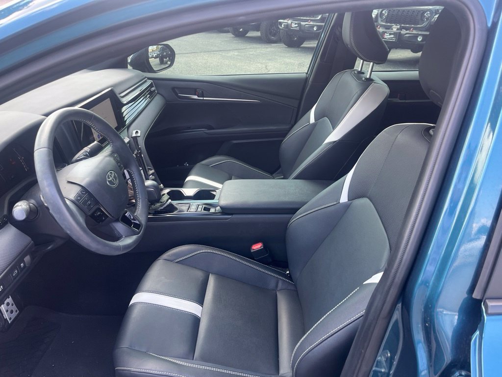 Used 2025 Green Toyota SE image 9