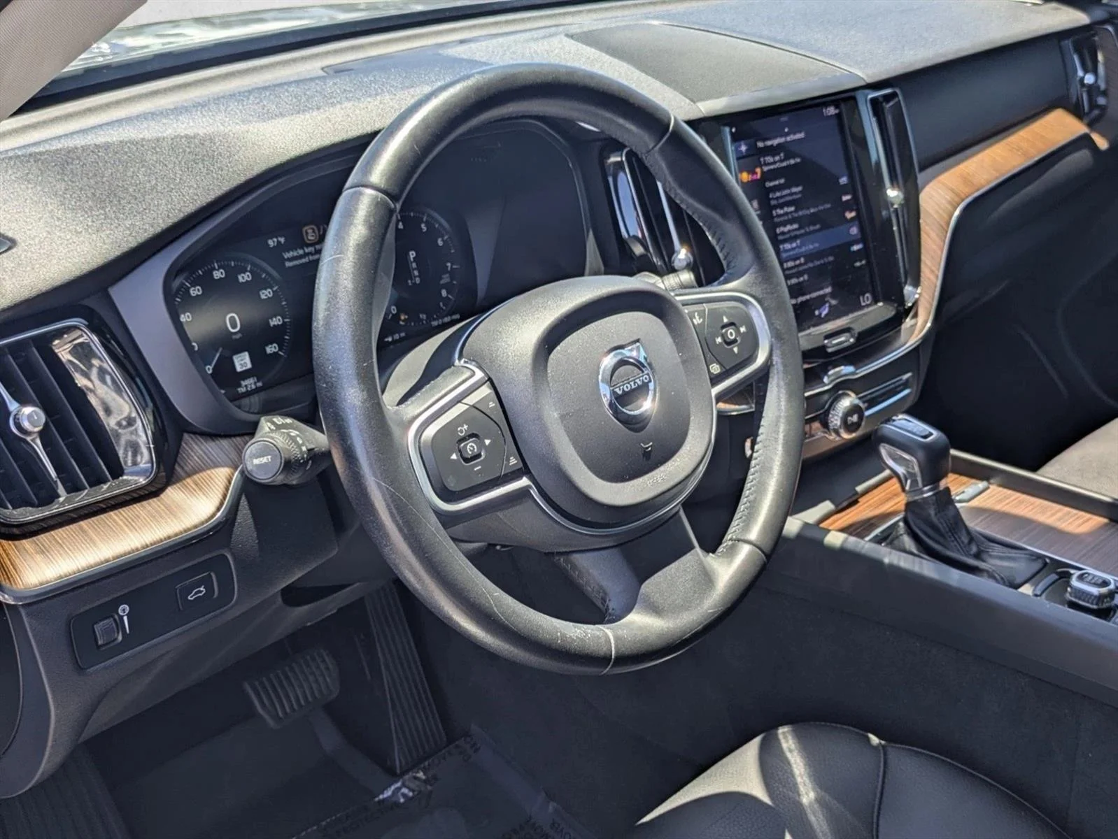 Used 2021 Osmium Grey Metallic Volvo Momentum image 10