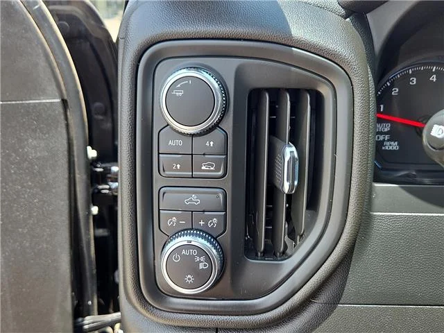 Used 2024 Onyx Black GMC Pro 4x4 Crew Cab 5.75 ft. box 147.4 in. WB image 15