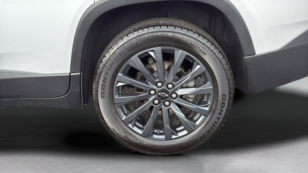 Used 2022 SILVER ICE METALLIC Chevrolet RS image 10