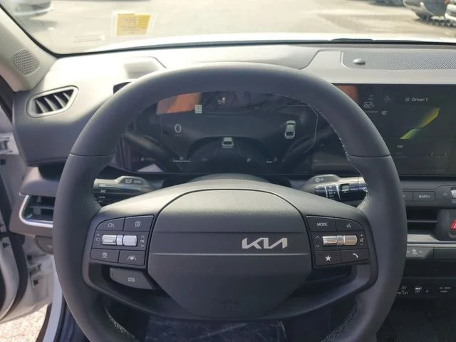 New 2025 Snow White Pearl Kia EX image 13