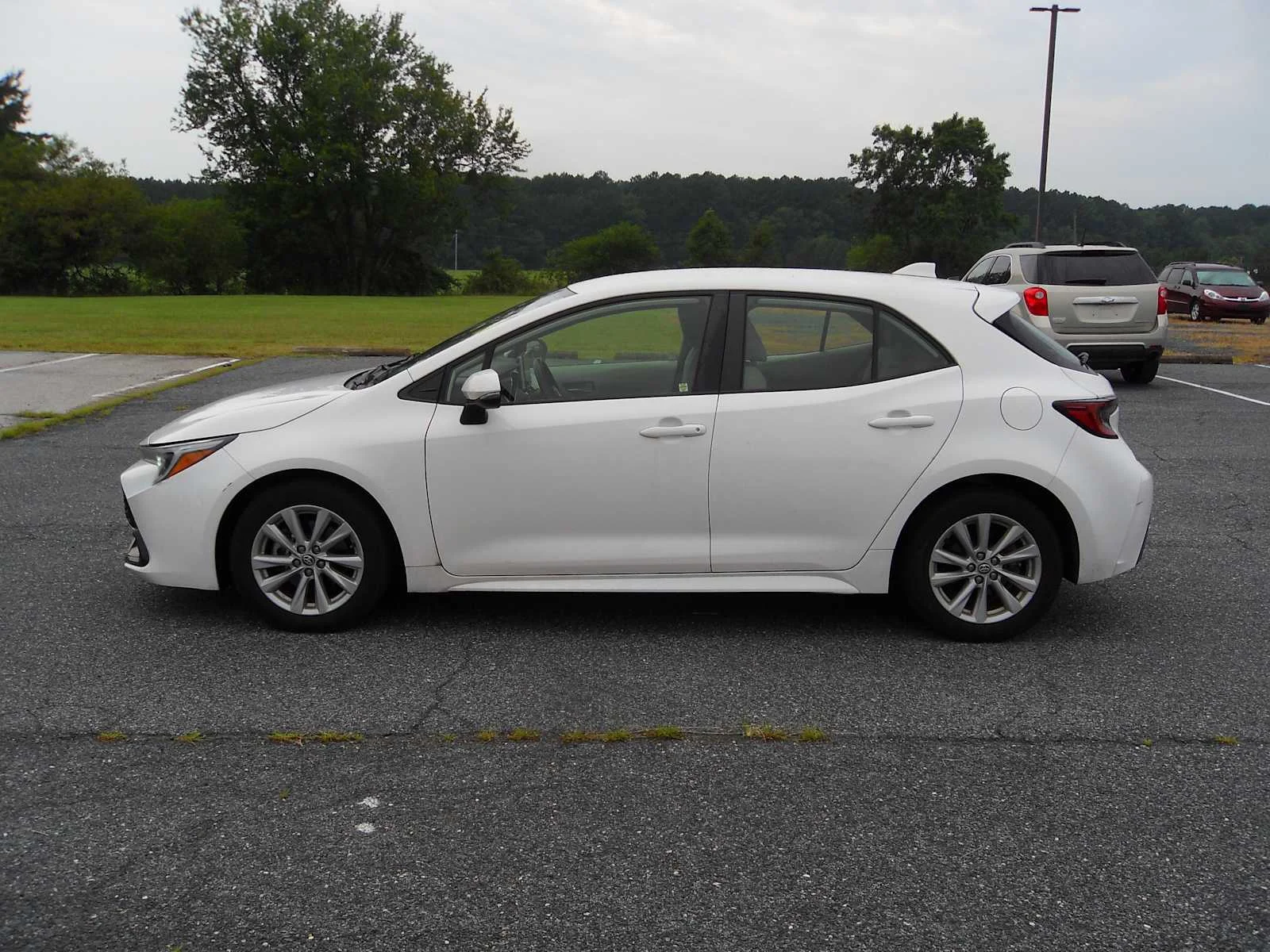 Used 2023 Ice Cap Toyota SE image 2