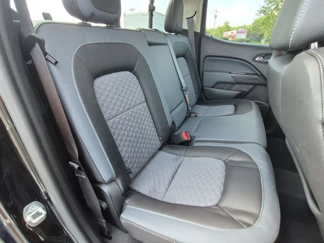Used 2022 Black Chevrolet Z71 image 33
