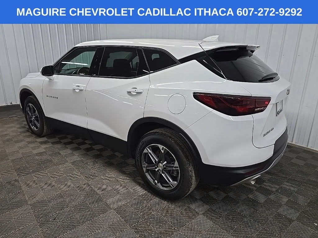 Used 2023 White Chevrolet LT image 9