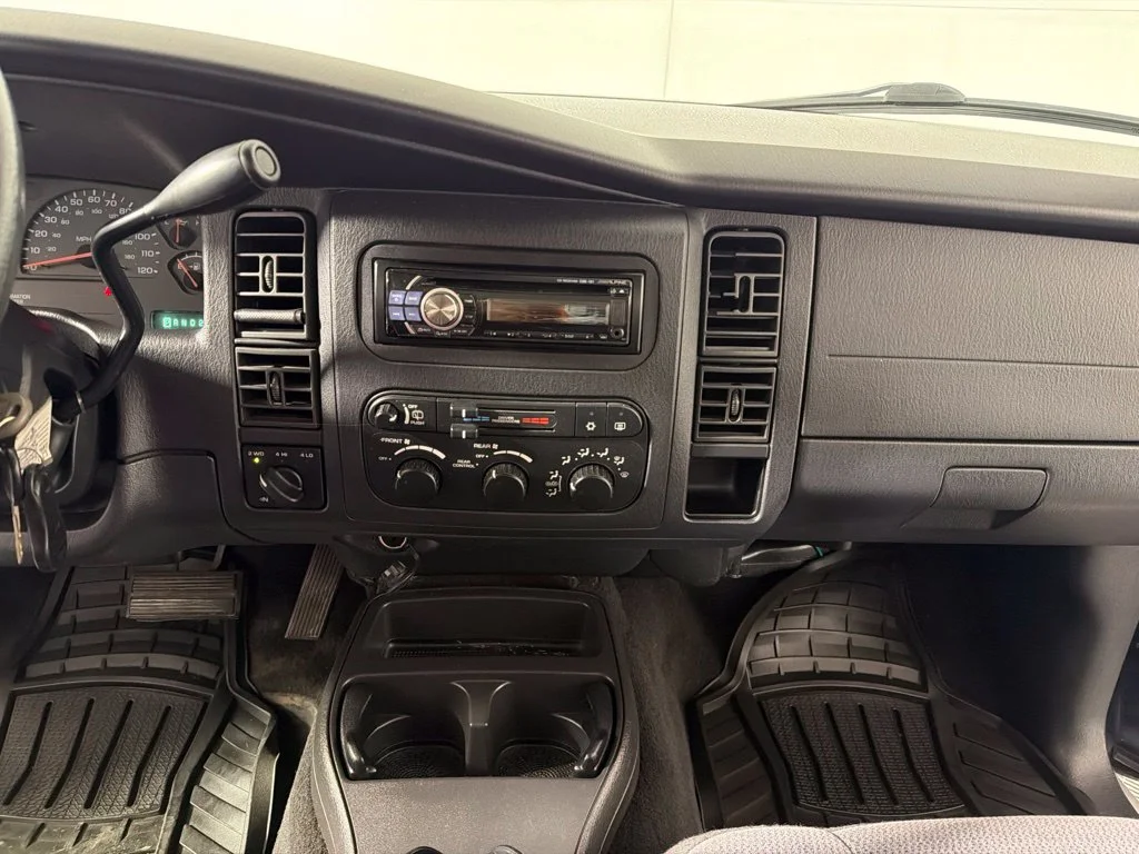 Used 2001  Dodge Sport image 14