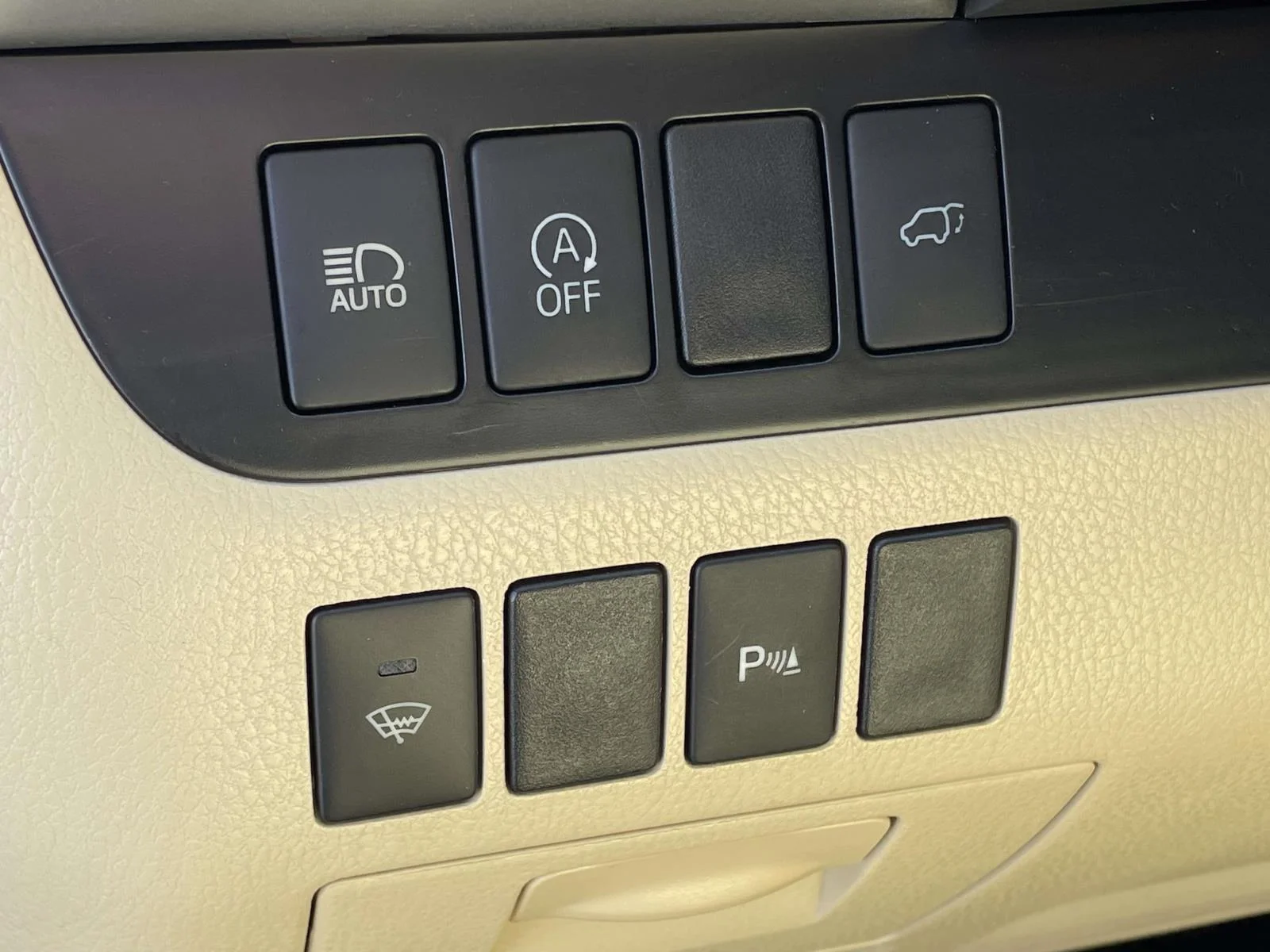Used 2018 Toasted Walnut Pearl Toyota Limited image 9