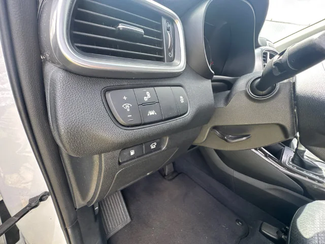 Used 2020 White Kia EX image 11