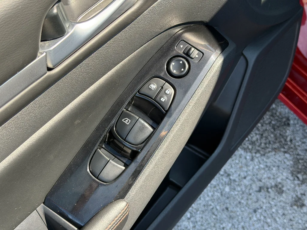 Used 2024 Scarlet Ember Nissan 2.5 SR image 18