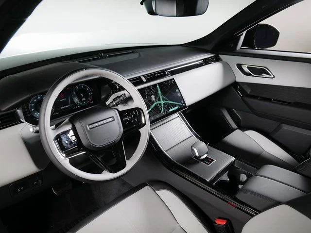 New 2026 Santorini Black Land Rover Dynamic SE image 17