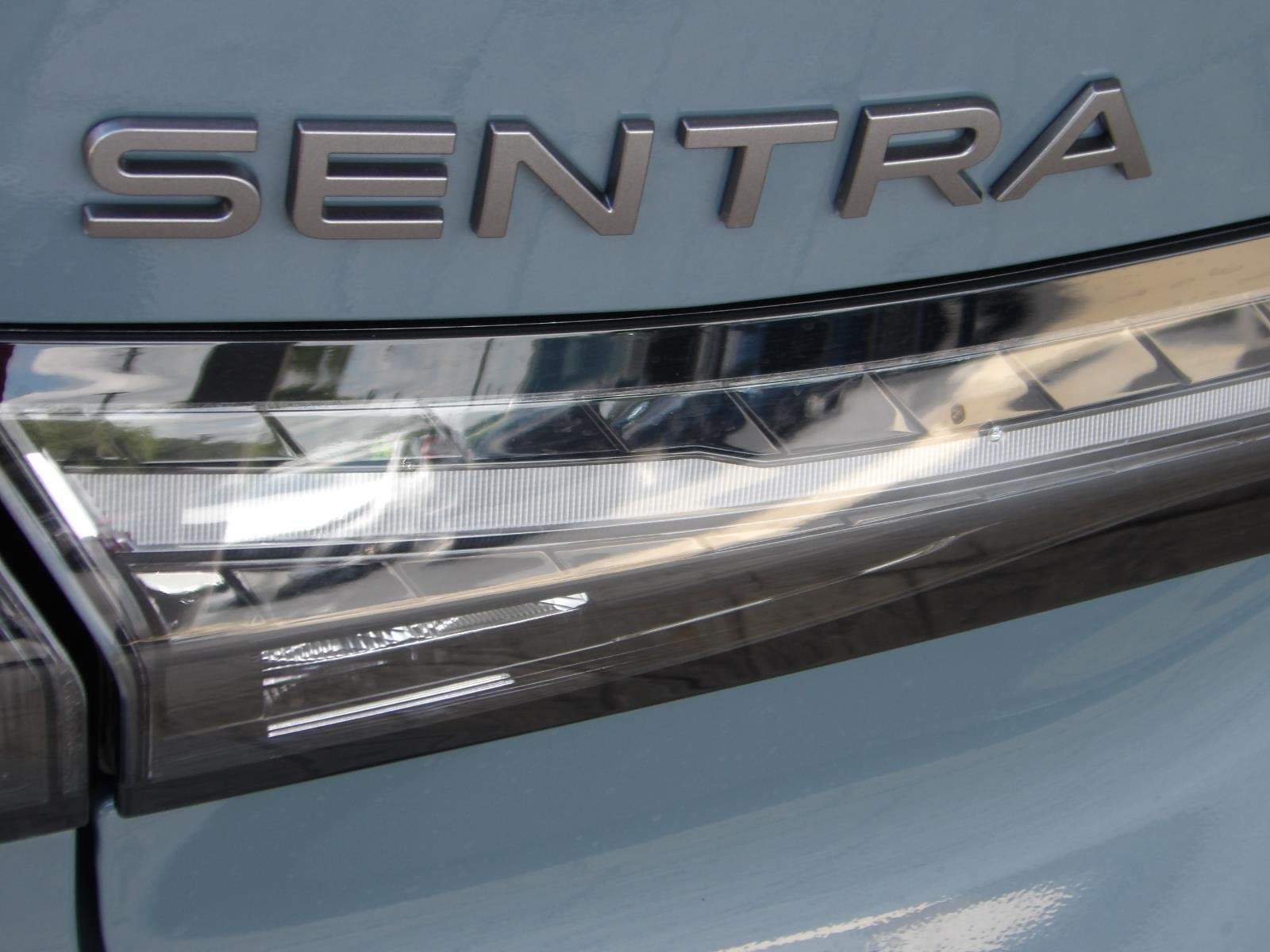 New 2026 Atlantic Gray Metallic / Super Black Two-tone Nissan SR image 8