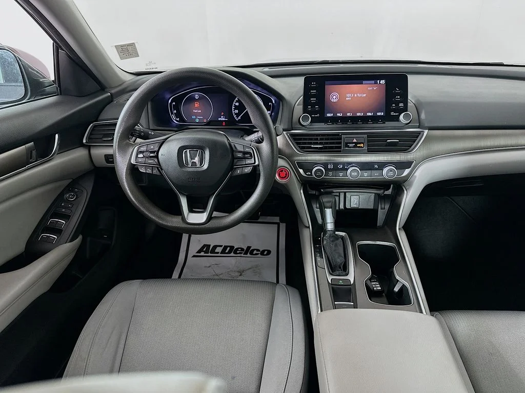 Used 2018 Lunar Silver Metallic Honda LX image 21