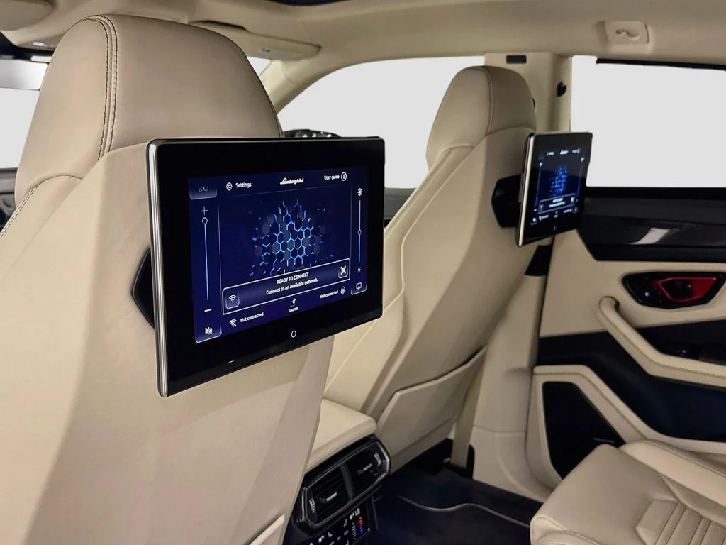 Used 2025 White Lamborghini SE image 27