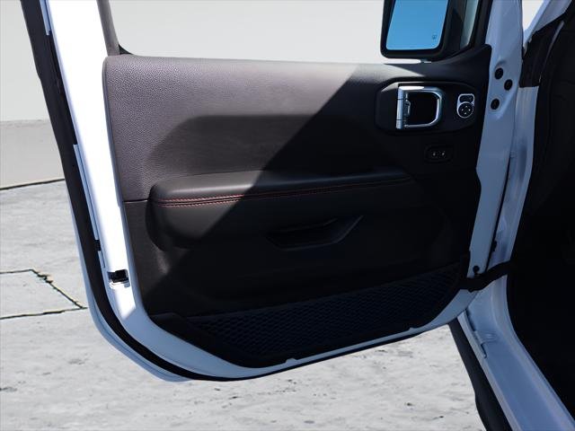 New 2026 Bright White Clear-Coat Exterior Paint Jeep Rubicon image 10