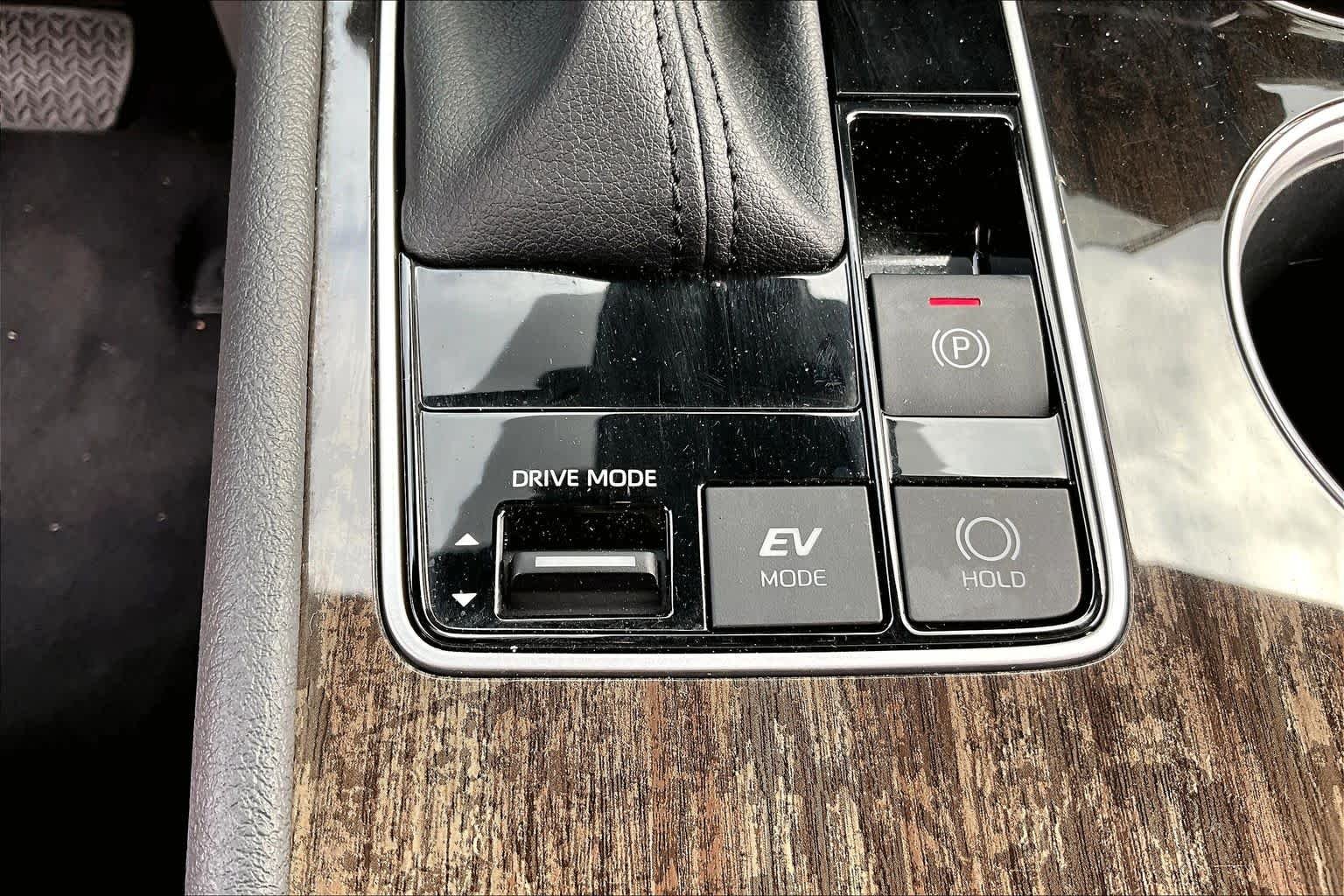 Used 2025 Midnight Black Metallic Toyota Platinum image 34