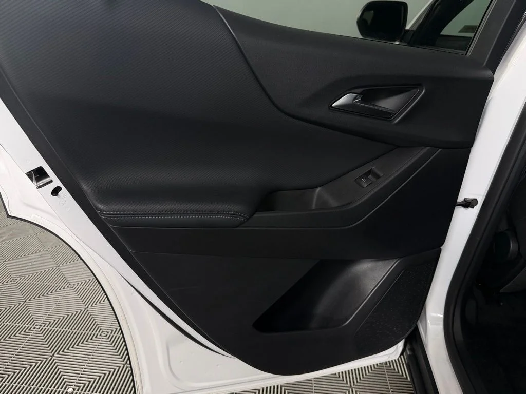 Used 2026 White Chevrolet LT image 25