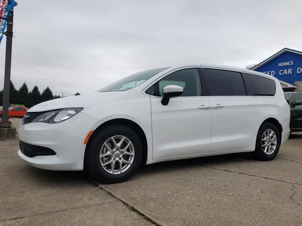 Used 2023 Bright White Clearcoat Chrysler LX image 8