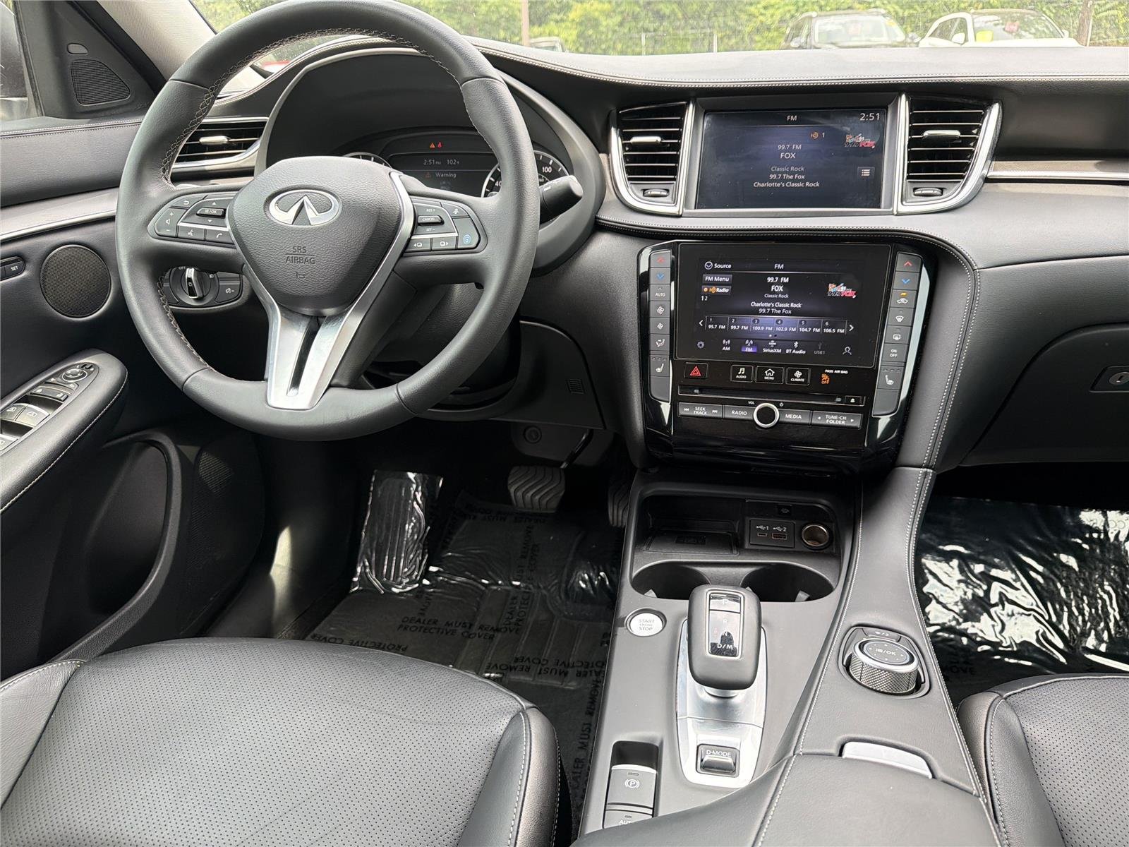 Certified Used 2024 Radiant White INFINITI LUXE image 3