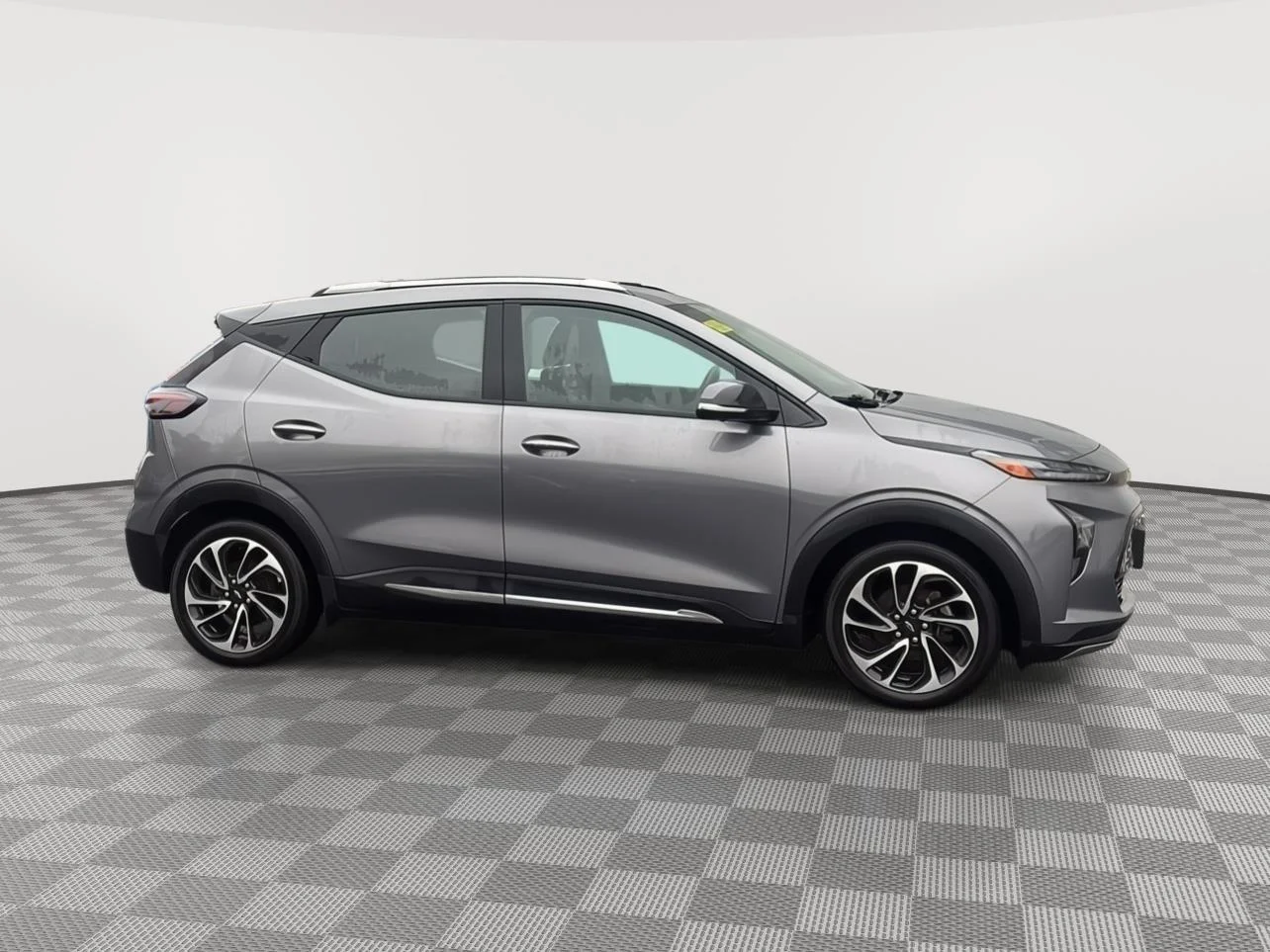 Used 2022 Gray Ghost Metallic Chevrolet Premier image 4