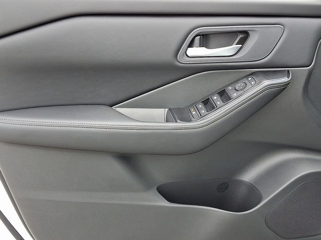 2026 Nissan Rogue SV - Photo 8