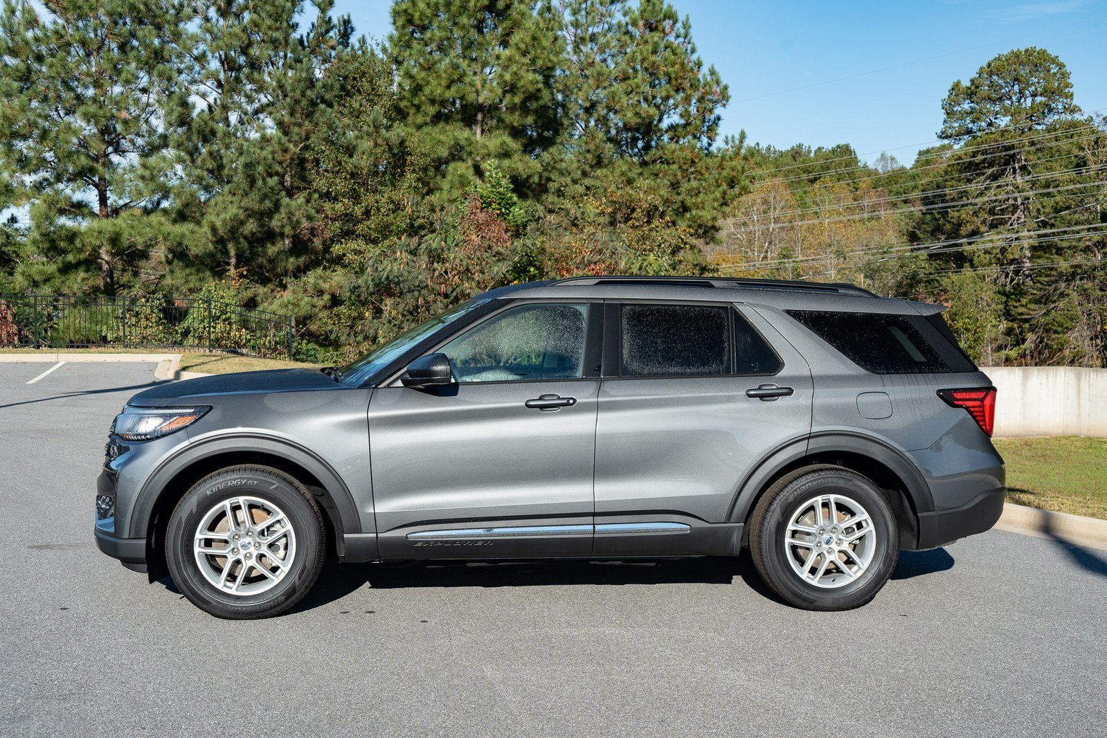 2025 Ford Explorer photo 4