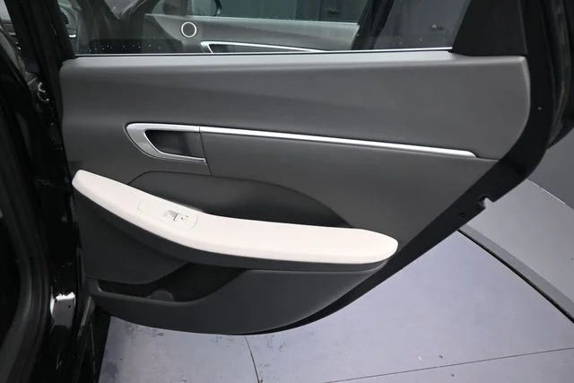 Used 2021 Black Hyundai SEL image 23