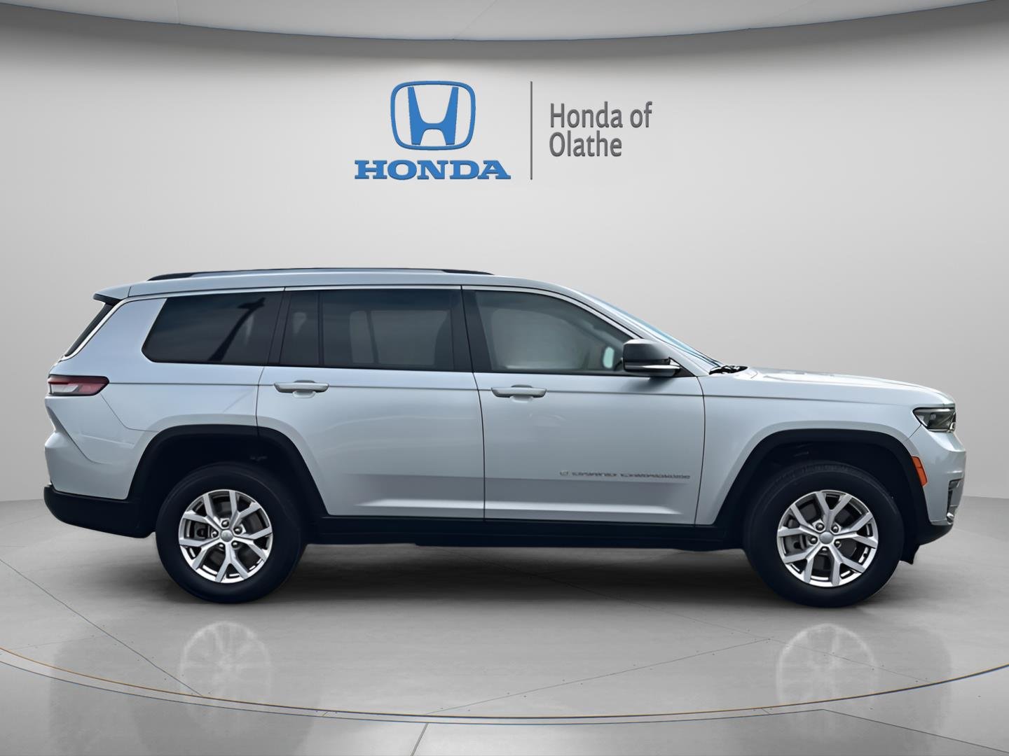 Used 2022 Jeep Grand Cherokee L Limited with VIN 1C4RJKBG8N8617682 for sale in Kansas City